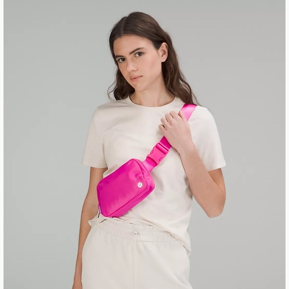 lululemon Everywhere Belt Bag Sonic Pink (Barbie Pink Hot Pink) 1L Brand… - Picture 4 of 5